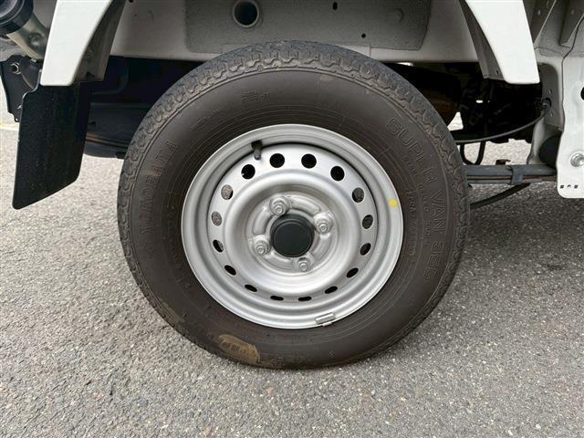 NT100クリッパートラック DX ラジオ AM FM ETC エアコン オートマチック フロアマット ドアバイザー 12インチ純正ホイール レベライザー オートライトスペアタイヤ(56枚目)