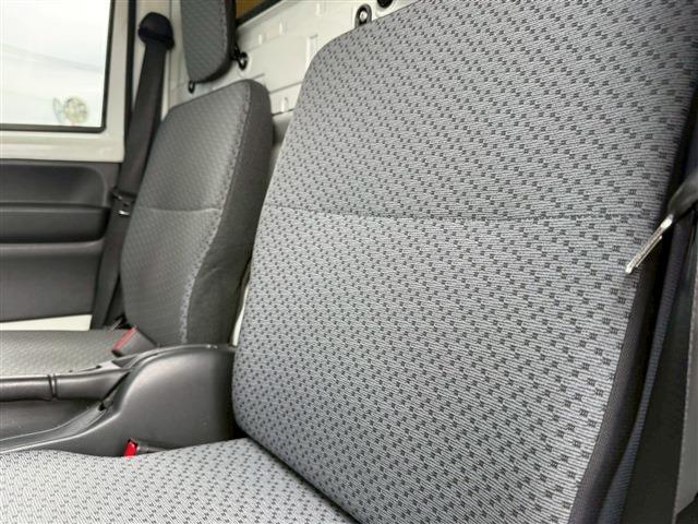 NT100クリッパートラック DX ラジオ AM FM ETC エアコン オートマチック フロアマット ドアバイザー 12インチ純正ホイール レベライザー オートライトスペアタイヤ(57枚目)