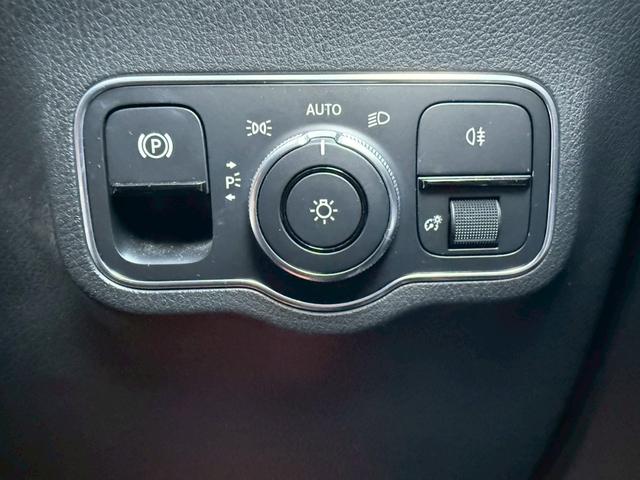 Ｂクラス Ｂ１８０　純正ナビ　バックカメラ　ハーフレザーシート　純正アルミホイール（18枚目）