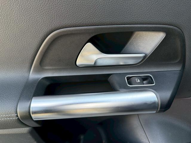 Ｂクラス Ｂ１８０　純正ナビ　バックカメラ　ハーフレザーシート　純正アルミホイール（20枚目）