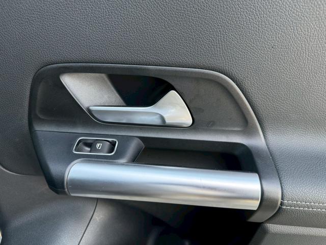 Ｂクラス Ｂ１８０　純正ナビ　バックカメラ　ハーフレザーシート　純正アルミホイール（26枚目）