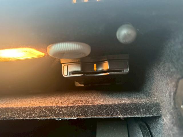 Eクラス E300 ブルーエフィシェンシー アバンギャルド メーカーナビ バックカメラ ドラレコ ハーフレザーシート 純正アルミホイール パワーシート HID(40枚目)