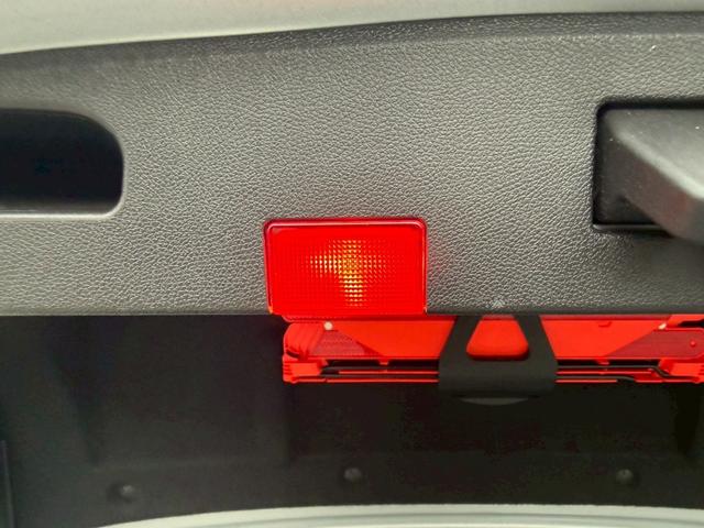 Eクラス E300 ブルーエフィシェンシー アバンギャルド メーカーナビ バックカメラ ドラレコ ハーフレザーシート 純正アルミホイール パワーシート HID(41枚目)