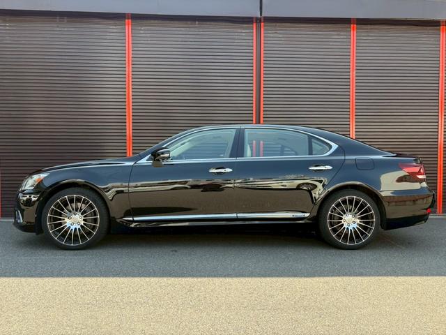 ＬＳ ＬＳ６００ｈＬ　エグゼクティブパッケージ　リアモニター　シートヒータークーラー　クルーズコントロール　禁煙　１００Ｖ電源　パワーバックドア　クリアランスソナー　ブルーレイ　Ｂｌｕｅｔｏｏｔｈ接続　パワーシート　バックカメラ（7枚目）
