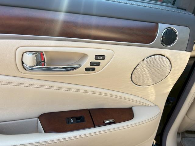 ＬＳ ＬＳ６００ｈＬ　エグゼクティブパッケージ　リアモニター　シートヒータークーラー　クルーズコントロール　禁煙　１００Ｖ電源　パワーバックドア　クリアランスソナー　ブルーレイ　Ｂｌｕｅｔｏｏｔｈ接続　パワーシート　バックカメラ（26枚目）