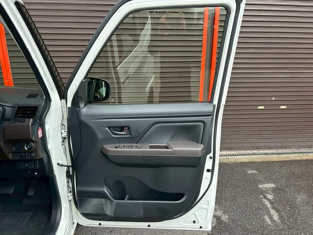 ルーミー X ブルートゥース WエアB パワーステアリング エアバッグ フルフラット アイドルストップ オートライト ABS ウォークスルー 衝突安全ボディ(21枚目)