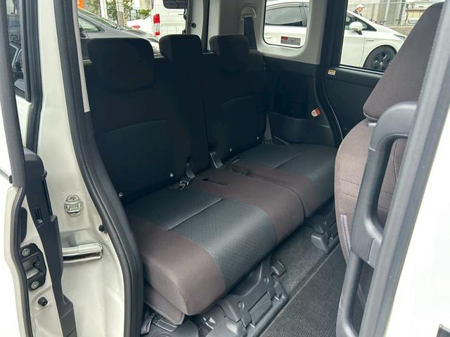 ルーミー X ブルートゥース WエアB パワーステアリング エアバッグ フルフラット アイドルストップ オートライト ABS ウォークスルー 衝突安全ボディ(24枚目)