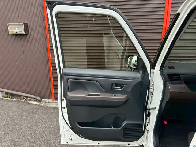 ルーミー X ブルートゥース WエアB パワーステアリング エアバッグ フルフラット アイドルストップ オートライト ABS ウォークスルー 衝突安全ボディ(29枚目)