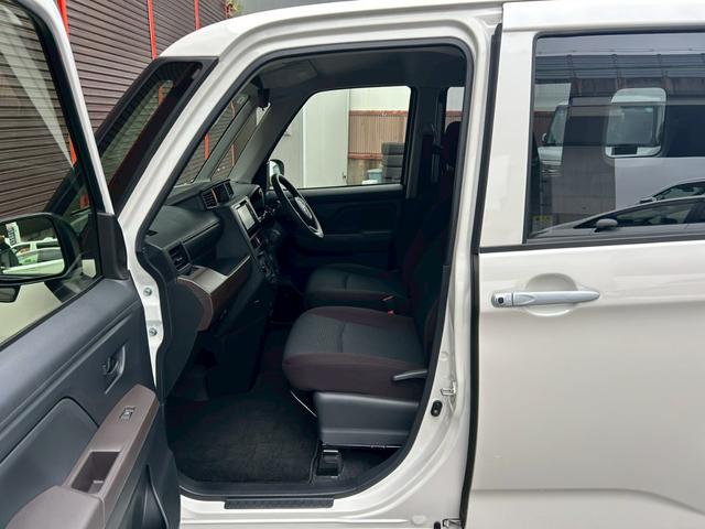 ルーミー X ブルートゥース WエアB パワーステアリング エアバッグ フルフラット アイドルストップ オートライト ABS ウォークスルー 衝突安全ボディ(31枚目)