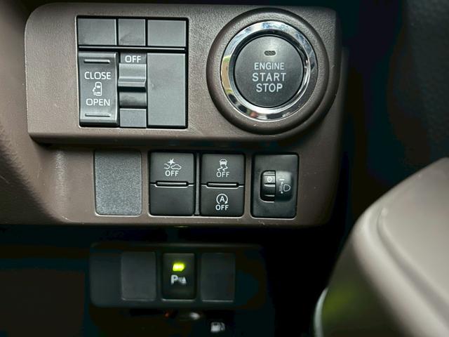 ルーミー X ブルートゥース WエアB パワーステアリング エアバッグ フルフラット アイドルストップ オートライト ABS ウォークスルー 衝突安全ボディ(33枚目)