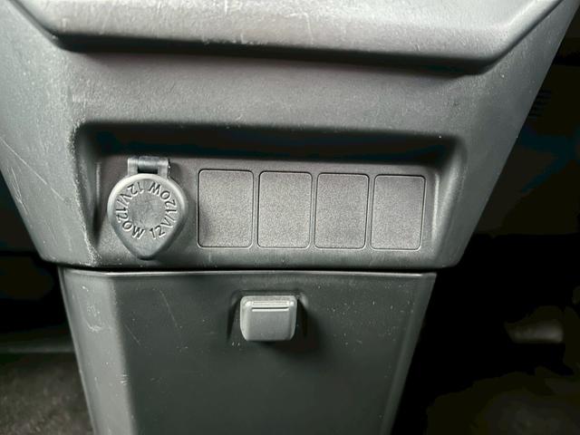 ルーミー X ブルートゥース WエアB パワーステアリング エアバッグ フルフラット アイドルストップ オートライト ABS ウォークスルー 衝突安全ボディ(42枚目)