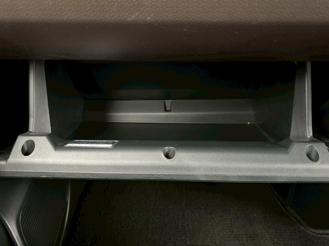 ルーミー X ブルートゥース WエアB パワーステアリング エアバッグ フルフラット アイドルストップ オートライト ABS ウォークスルー 衝突安全ボディ(52枚目)