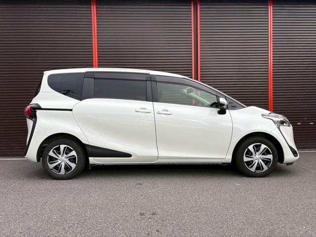 シエンタ ハイブリッドG クエロ ブルートゥース オートマチックハイビーム クルコン スマートキー 1オーナー オ-トエアコン 3列シート アイドリングストップ キーレスエントリー プリクラッシュセーフティー パワーウインドウ(10枚目)