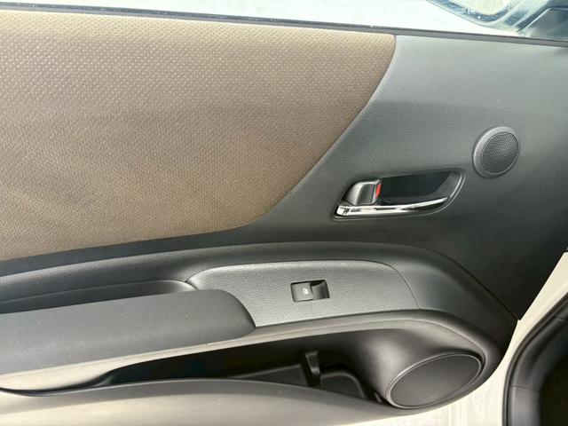 シエンタ ハイブリッドG クエロ ブルートゥース オートマチックハイビーム クルコン スマートキー 1オーナー オ-トエアコン 3列シート アイドリングストップ キーレスエントリー プリクラッシュセーフティー パワーウインドウ(29枚目)