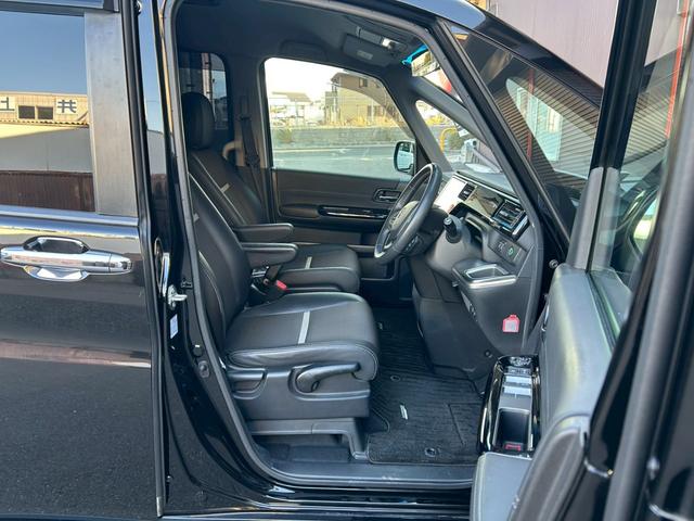 ステップワゴンスパーダ スパーダハイブリッド G・EX ホンダセンシング カロッツェリアフリップダウンモニター bluetooth USB接続 パワーウインドウ 地デジフルセグ 三列シート 禁煙 ABS LEDヘッドランプ クルコン(18枚目)