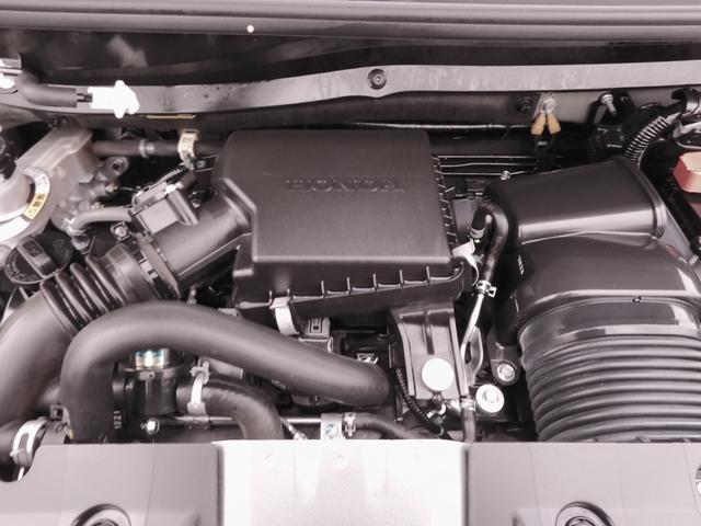 ◆エンジンルーム◆車の心臓部分のエンジンルームが汚いとトラブルの基になります。当店は専用の液剤を使って徹底的に綺麗にします。