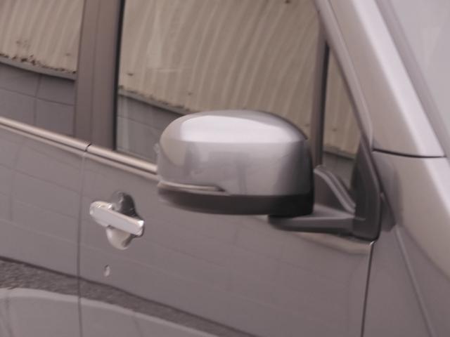 ◆ドアミラーウインカー◆ドアミラーにウインカーを装備しています。対向車に自身の進行方向を合図し安全に運転できます。