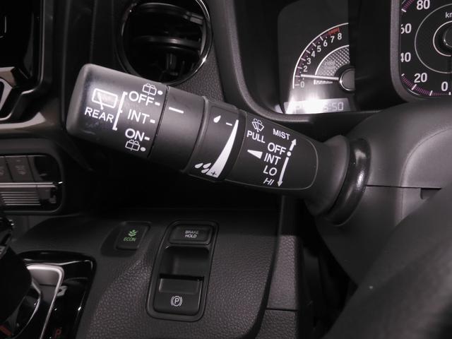 ◆ワイパー・ウォッシャースイッチ◆ワイパーは雨量に応じて切り替え可能なスイッチがついており、ウォッシャースイッチは手前に引くと噴射してフロントガラスを綺麗にしてくれます。