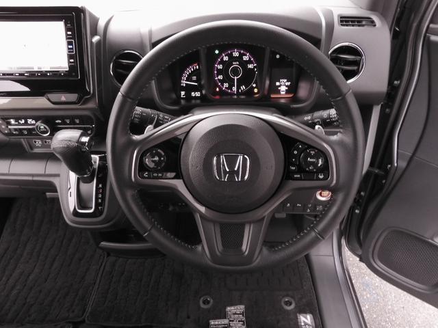 ◆ハンドル・インパネシフト◆シフトノブはインパネに配置されているので、運転席⇔助手席の移動が簡単。