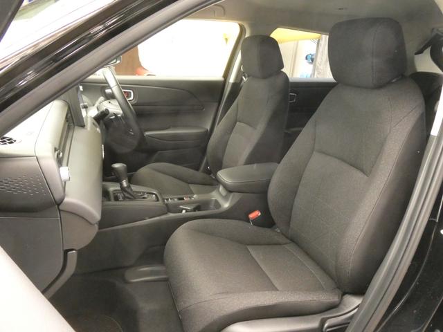 ヴェゼル ｅ：ＨＥＶＸ　デモカー　９インチナビ　バックカメラ　ドラレコ　ＥＴＣ　渋滞追従機能付アダプティブクルーズコントロール　Ｂｌｕｅｔｏｏｔｈ　ＵＳＢ入力端子　ＬＥＤヘッドライト　衝突被害軽減ブレーキ　フルセグ（9枚目）