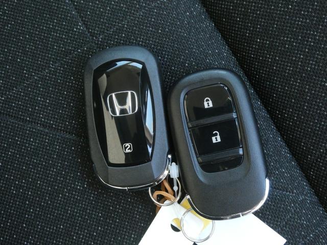 ヴェゼル ｅ：ＨＥＶＸ　デモカー　９インチナビ　バックカメラ　ドラレコ　ＥＴＣ　渋滞追従機能付アダプティブクルーズコントロール　Ｂｌｕｅｔｏｏｔｈ　ＵＳＢ入力端子　ＬＥＤヘッドライト　衝突被害軽減ブレーキ　フルセグ（20枚目）