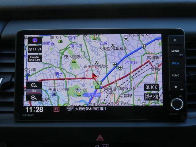 フィット ｅ：ＨＥＶホーム　デモカー　９インチナビ　バックカメラ　ドラレコ　ＥＴＣ　アダプティブクルーズコントロール　Ｂｌｕｅｔｏｏｔｈ　ＵＳＢ入力端子　ＬＥＤヘッドライト　衝突被害軽減ブレーキ　オートハイビーム　禁煙車（3枚目）