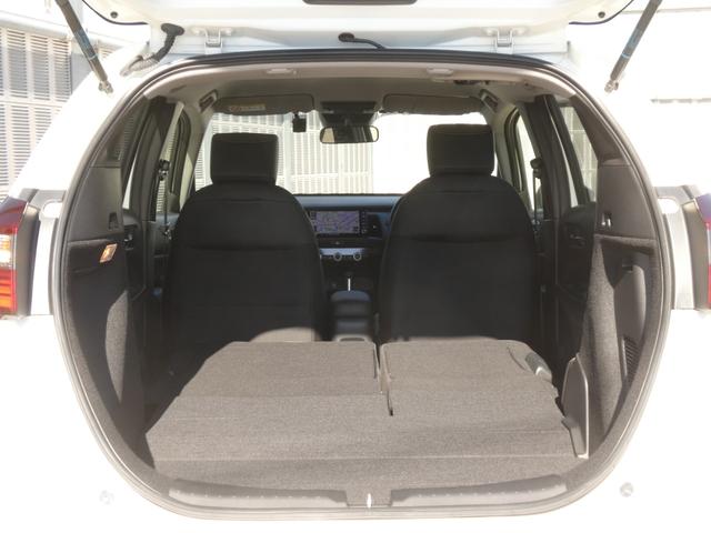 フィット ｅ：ＨＥＶホーム　デモカー　９インチナビ　バックカメラ　ドラレコ　ＥＴＣ　アダプティブクルーズコントロール　Ｂｌｕｅｔｏｏｔｈ　ＵＳＢ入力端子　ＬＥＤヘッドライト　衝突被害軽減ブレーキ　オートハイビーム　禁煙車（12枚目）