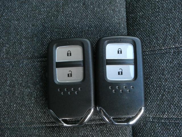 フィット ｅ：ＨＥＶホーム　デモカー　９インチナビ　バックカメラ　ドラレコ　ＥＴＣ　アダプティブクルーズコントロール　Ｂｌｕｅｔｏｏｔｈ　ＵＳＢ入力端子　ＬＥＤヘッドライト　衝突被害軽減ブレーキ　オートハイビーム　禁煙車（56枚目）