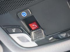 新世代コネクテッド技術「ＨｏｎｄａＣＯＮＮＥＣＴ」搭載。緊急時にオペレーターのサポートを受けることも可能です。 5