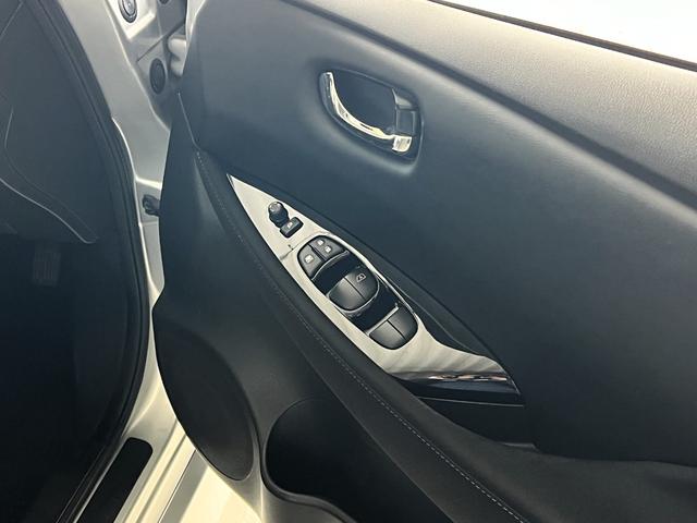 リーフ Ｘ　／ワンオーナー車／１２セグ／エマブレ／ＬＤＷ／ＤＡ／ＬＥＤヘッド／１７ＡＷ／ＣａｒＰｌａｙ／フルセグ／３６０°カメラ／プロパイロットＰ／デジタルインナーミラー／ドラレコ／ＥＴＣ／禁煙車（62枚目）