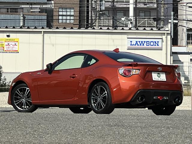 ８６ ＧＴリミテッド　／Ｄ型／６速ＭＴ／エアロ／ＬＥＤポジション／ＨＩＤヘッド１７ＡＷ／柿本チタンマフラー／タン革／シートヒーター／ＳｏｎｉｃＤｅｓｉｇｈスピーカー／カロッツェリアＤＡ／ＢＴ／ＵＳＢ／バックカメラ／禁煙車（5枚目）