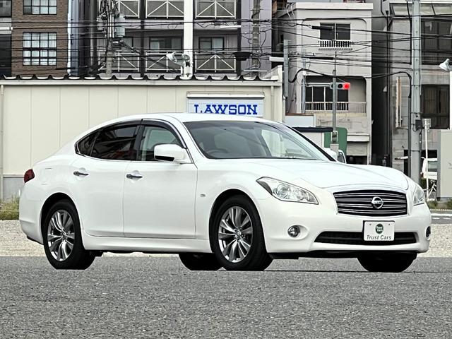 フーガ ３７０ＧＴ　／ＡＦＳ／クリスタルブルーバイキセノン／フォグ／１８ＡＷ／ナビ／フルセグ／ＢＴ／サイド＆バックモニター／ドラレコ／ＥＴＣ／プラズマクラスター／車検受渡（3枚目）