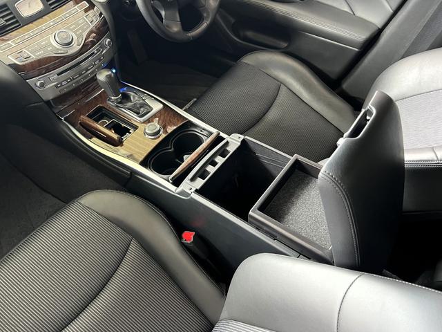 フーガ ３７０ＧＴ　／ＡＦＳ／クリスタルブルーバイキセノン／フォグ／１８ＡＷ／ナビ／フルセグ／ＢＴ／サイド＆バックモニター／ドラレコ／ＥＴＣ／プラズマクラスター／車検受渡（36枚目）