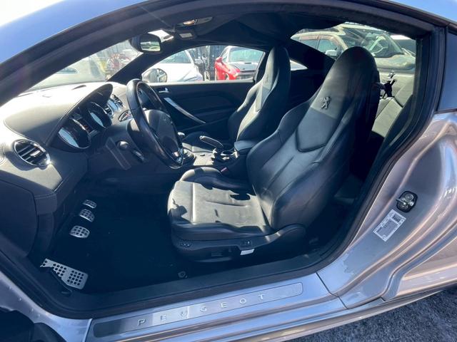 ＲＣＺ ベースグレード　左ハンドル　６速マニュアル　ＥＴＣ　ナビ　フルセグＴＶ　Ｂｌｕｅｔｏｏｔｈ対応　キーレス　純正リアアクティブスポイラー　純正アルミホイール取説・保証書・記録簿・スペアキー　ディーラー管理　修復歴無（17枚目）