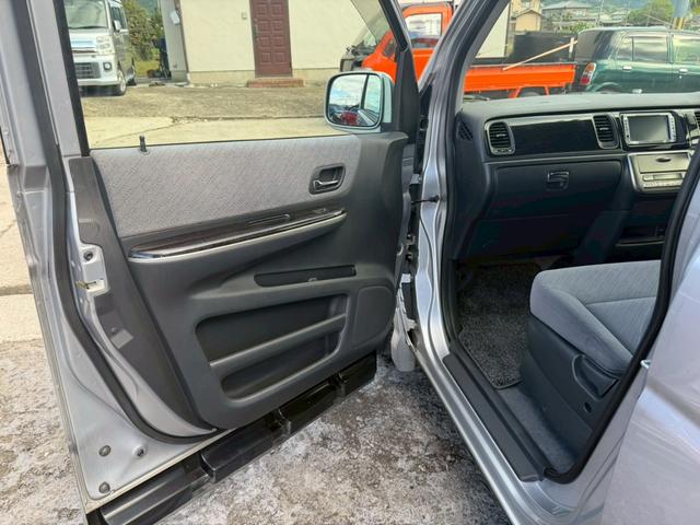 ステップワゴン スパーダＳ　キーレス　片側電動スライドドア　社外アルミホイール（16枚目）