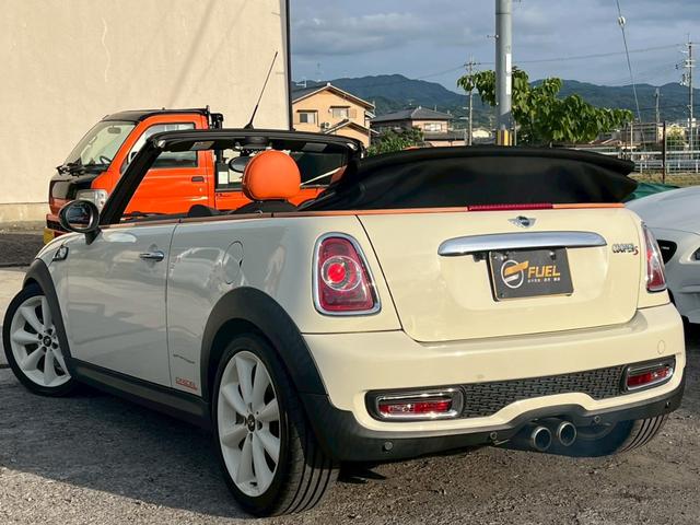 ＭＩＮＩ クーパーＳ　コンバーチブル　電動オープン　ＥＴＣ　ナビ　フルセグＴＶ　バックカメラ　Ｂｌｕｅｔｏｏｔｈ　キーレス　タイヤ４本２０２４年製／ＢＲＩＤＧＥＳＴＯＮＥ　ＰＯＴＥＮＺＡ　取説・保証書・記録簿・スペアキー　ディーラー管理　修復歴なし（2枚目）