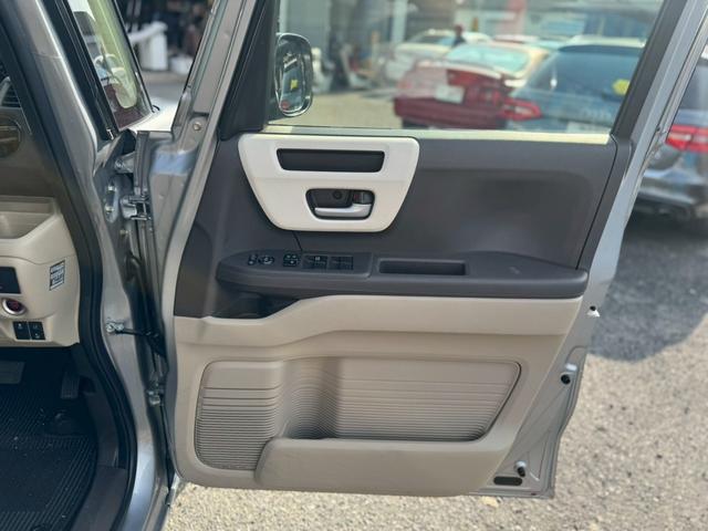 Ｎ－ＢＯＸ Ｇ・Ｌホンダセンシング　ＥＴＣ　ナビ　バックカメラ　Ｂｌｕｅｔｏｏｔｈ対応　スマートキー　シートヒーター　サポカー　片側電動スライドドア　記録簿付（13枚目）