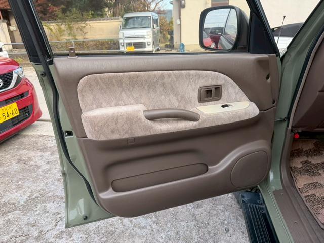 ランドクルーザープラド TZ 全塗装 ETC ナビ フルセグTV Bluetooth対応 キーレス 社外アルミホイール ルーフラック タイミングベルト交換済(28枚目)