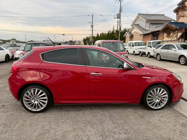 ジュリエッタ スポルティーバ　ＥＴＣ　ナビ　フルセグＴＶ　バックカメラ　Ｂｌｕｅｔｏｏｔｈ対応　キーレス　純正アルミホイール　記録簿付（5枚目）