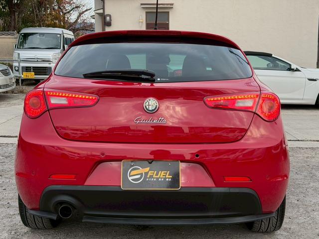 ジュリエッタ スポルティーバ　ＥＴＣ　ナビ　フルセグＴＶ　バックカメラ　Ｂｌｕｅｔｏｏｔｈ対応　キーレス　純正アルミホイール　記録簿付（10枚目）