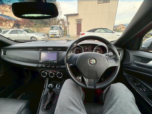 ジュリエッタ スポルティーバ　ＥＴＣ　ナビ　フルセグＴＶ　バックカメラ　Ｂｌｕｅｔｏｏｔｈ対応　キーレス　純正アルミホイール　記録簿付（29枚目）