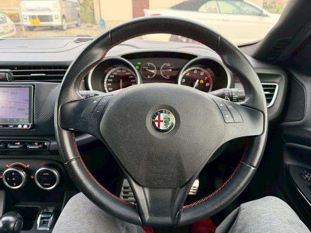 ジュリエッタ スポルティーバ　ＥＴＣ　ナビ　フルセグＴＶ　バックカメラ　Ｂｌｕｅｔｏｏｔｈ対応　キーレス　純正アルミホイール　記録簿付（30枚目）