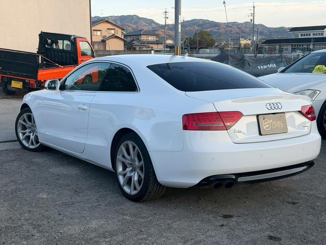 Ａ５ ２．０ＴＦＳＩクワトロ　ＥＴＣ　ナビ　フルセグＴＶ　バックカメラ　スマートキー　純正アルミホイール（2枚目）