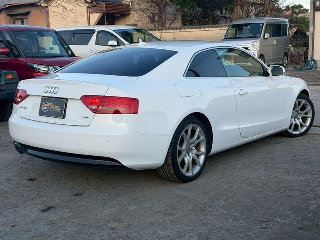 Ａ５ ２．０ＴＦＳＩクワトロ　ＥＴＣ　ナビ　フルセグＴＶ　バックカメラ　スマートキー　純正アルミホイール（4枚目）