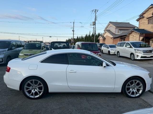 Ａ５ ２．０ＴＦＳＩクワトロ　ＥＴＣ　ナビ　フルセグＴＶ　バックカメラ　スマートキー　純正アルミホイール（5枚目）