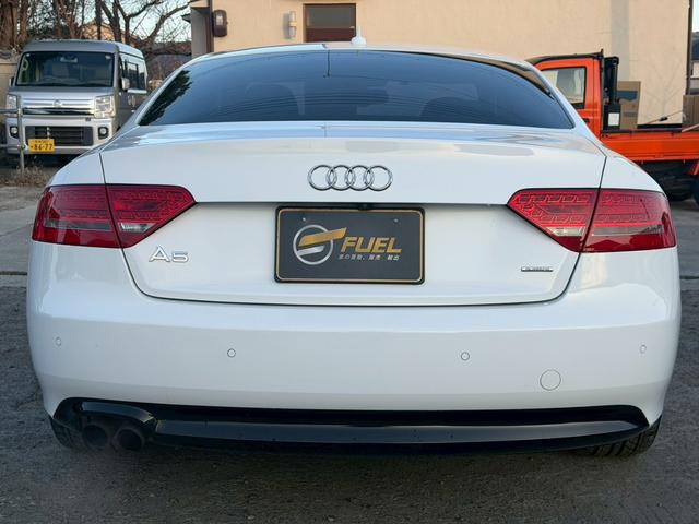 Ａ５ ２．０ＴＦＳＩクワトロ　ＥＴＣ　ナビ　フルセグＴＶ　バックカメラ　スマートキー　純正アルミホイール（10枚目）