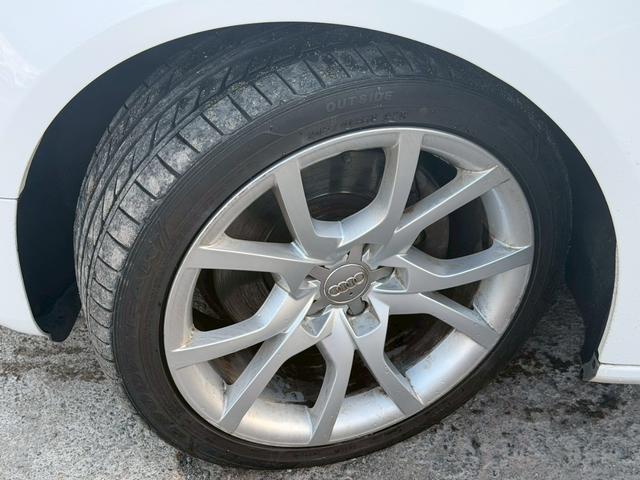 Ａ５ ２．０ＴＦＳＩクワトロ　ＥＴＣ　ナビ　フルセグＴＶ　バックカメラ　スマートキー　純正アルミホイール（48枚目）