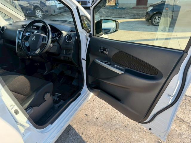 ｅＫカスタム Ｇ　４ＷＤ　ナビ　フルセグＴＶ　バックカメラ　Ｂｌｕｅｔｏｏｔｈ対応　スマートキー　純正アルミホイール（13枚目）