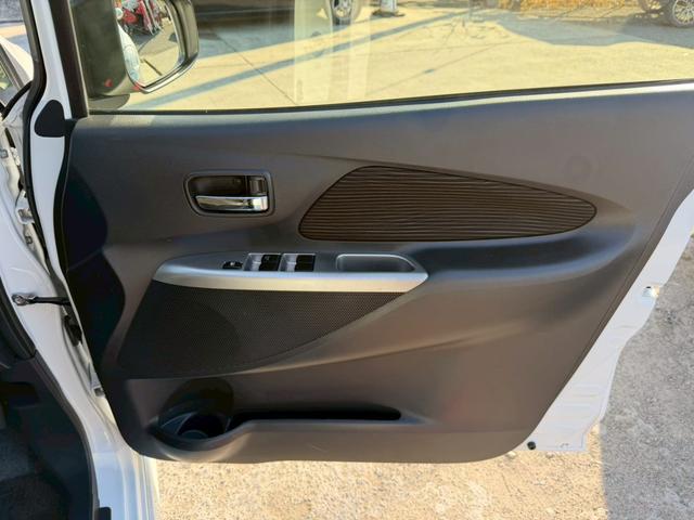 ｅＫカスタム Ｇ　４ＷＤ　ナビ　フルセグＴＶ　バックカメラ　Ｂｌｕｅｔｏｏｔｈ対応　スマートキー　純正アルミホイール（16枚目）