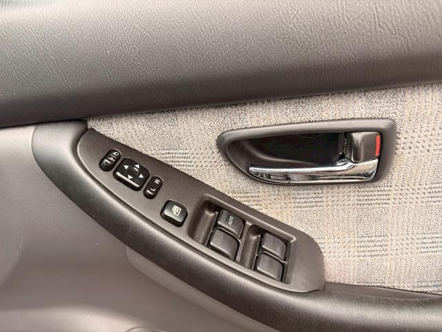 レガシィツーリングワゴン ブライトン　ワンオーナー　キーレス　純正アルミホイール（39枚目）